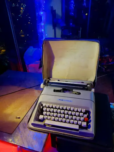 Máquina de escribir Olivetti Lettera 35 - miniatura 1