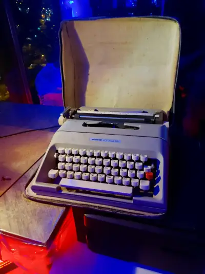 Máquina de escribir Olivetti Lettera 35 - miniatura 2