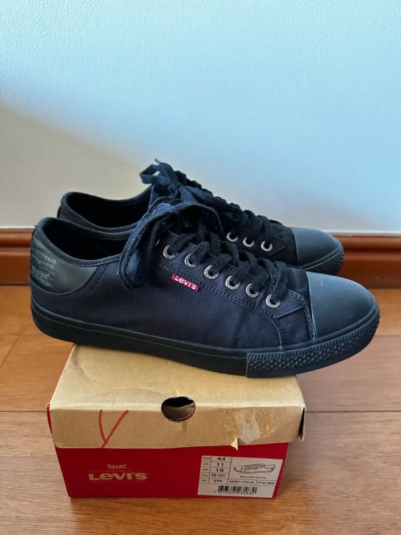 Zapatillas negras Levi's talla 44 - 4