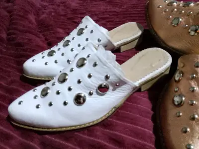 Bellas de cuero - miniatura 4