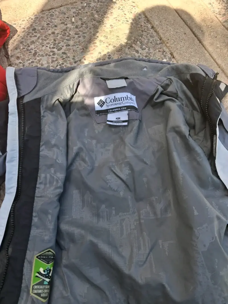 Chaqueta Columbia gris y negra - 2
