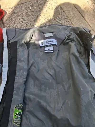 Chaqueta Columbia gris y negra - miniatura 2