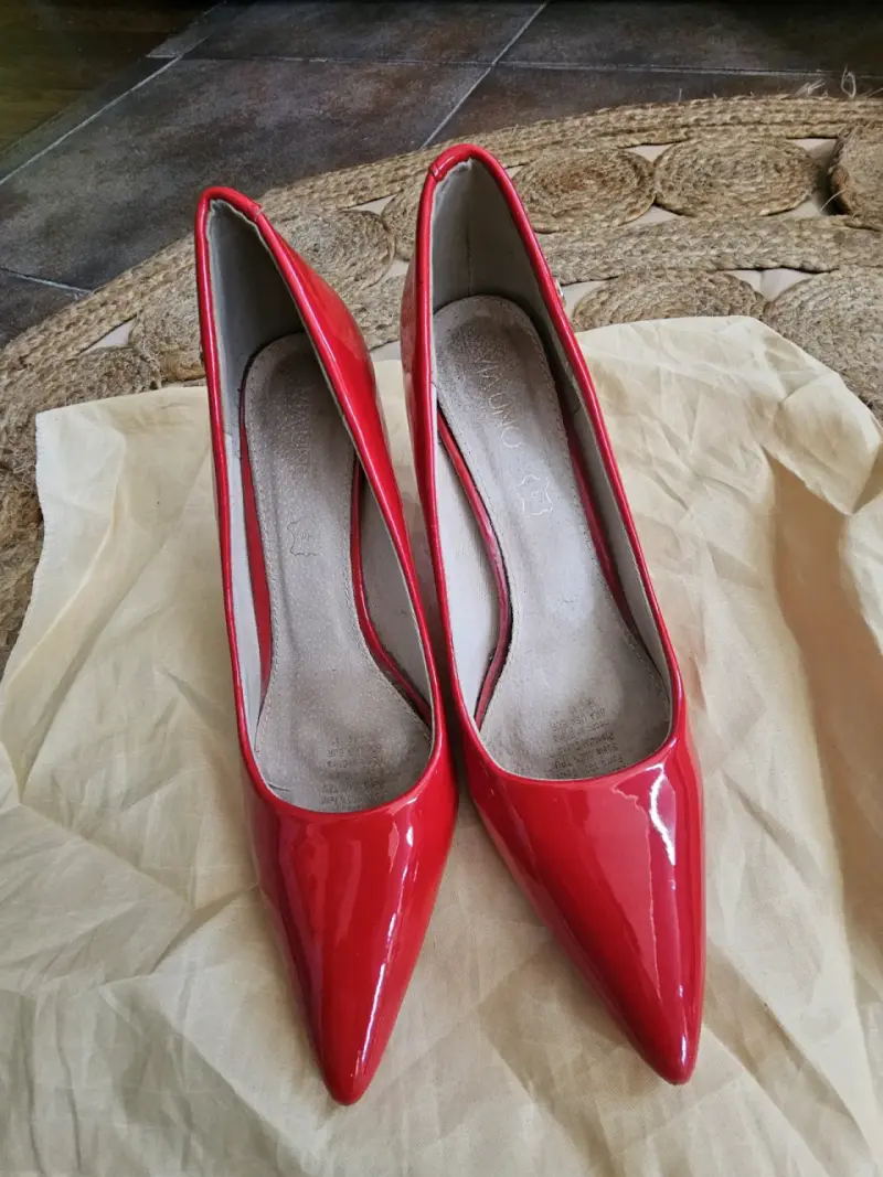 Zapatos de tacón rojo brillante - 2