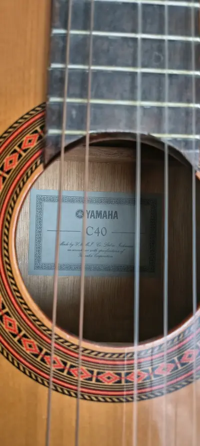 Guitarra clásica Yamaha c40 - miniatura 2