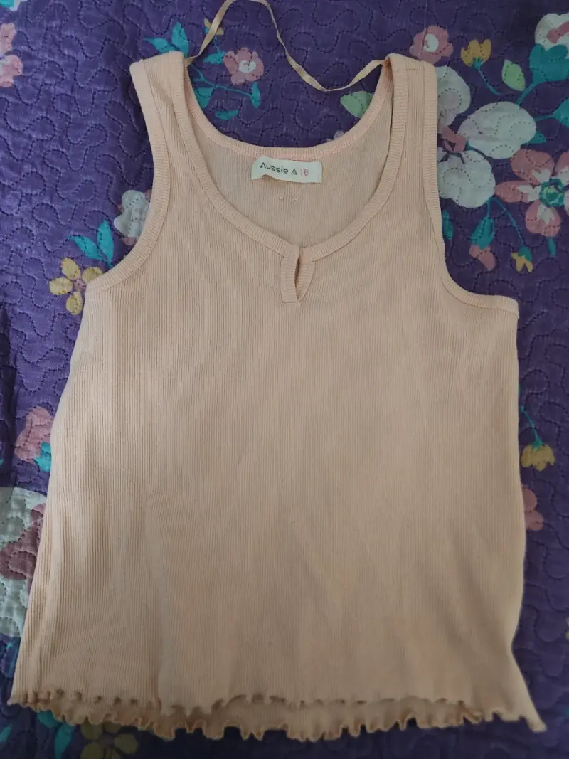 Polera sin mangas beige talla 16