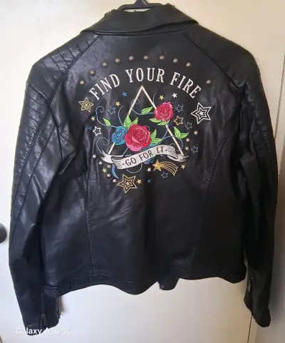 Chaqueta negra de cuero - miniatura 2