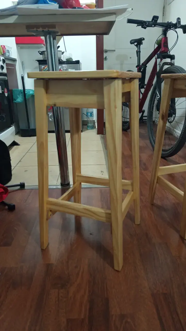 Taburetes de madera - 2