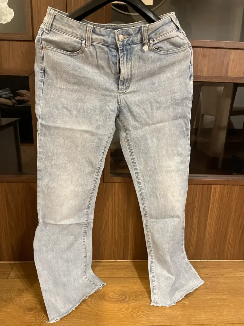 Jeans celestes desgastados
