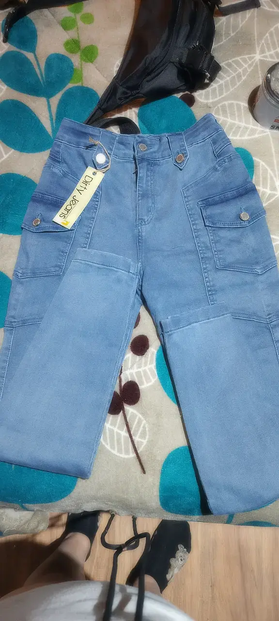 Pantalón celeste con bolsillos - 1