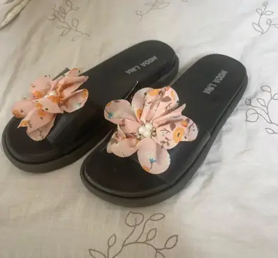 Zapatillas deportivas grises y verdes, y chalas - miniatura 3