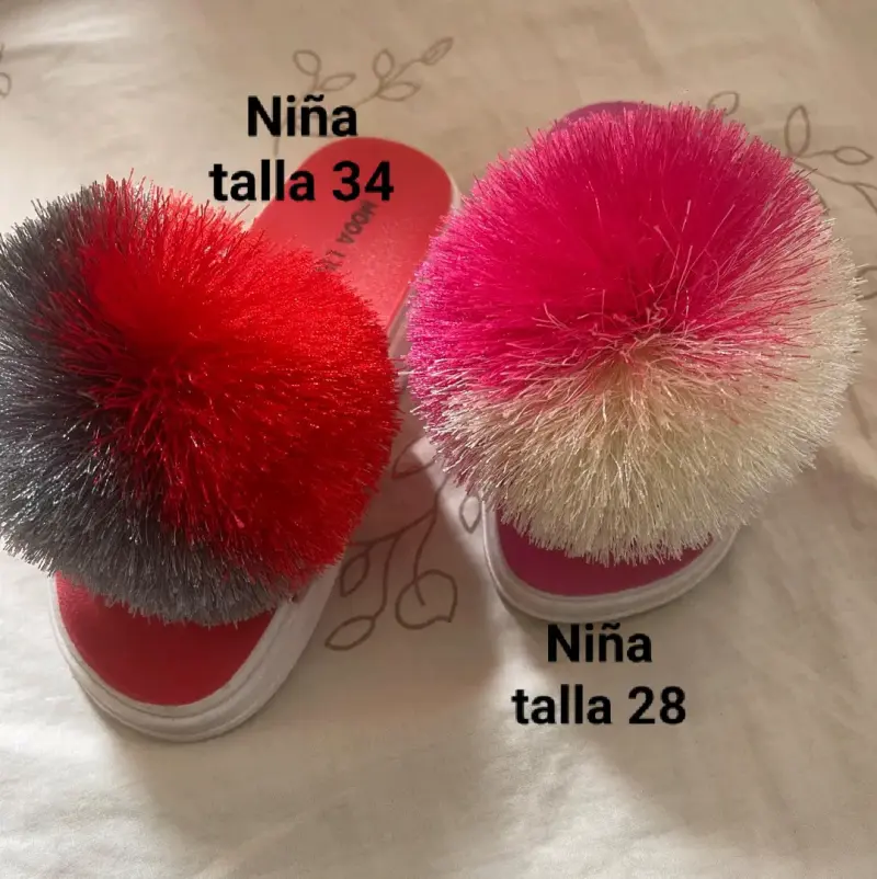 Zapatillas deportivas grises y verdes, y chalas - 6