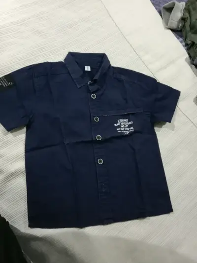 Camisa azul con estampado - miniatura 1