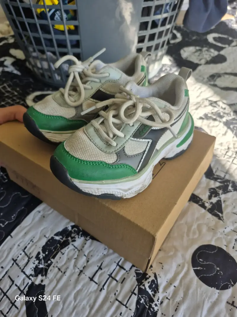 Zapatillas deportivas verde y blanco - 1