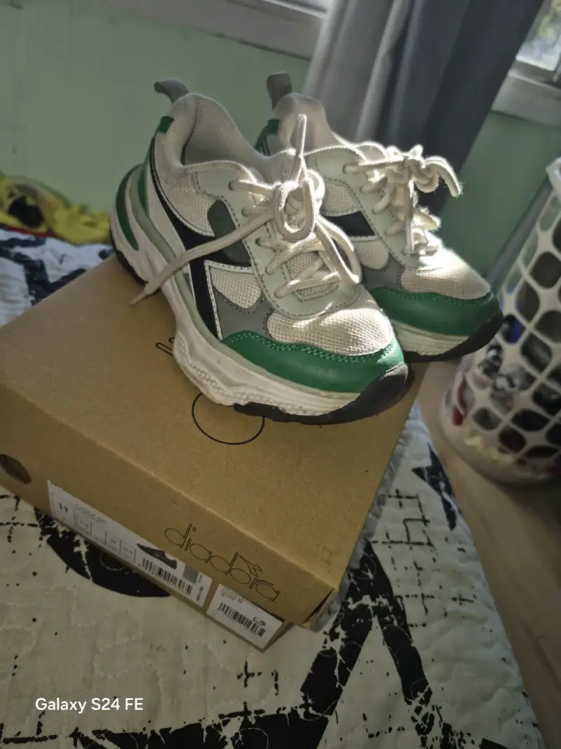 Zapatillas deportivas verde y blanco - 2