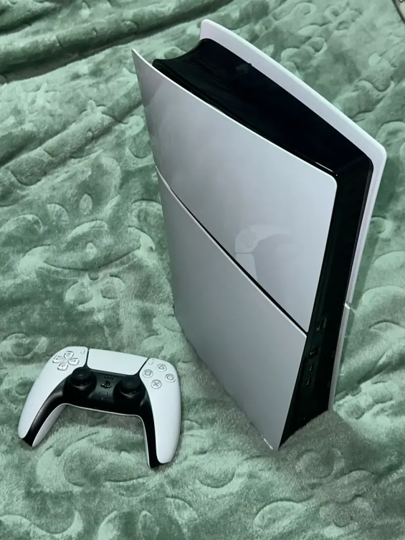 Consola de videojuegos con mando ps5 digital - 3