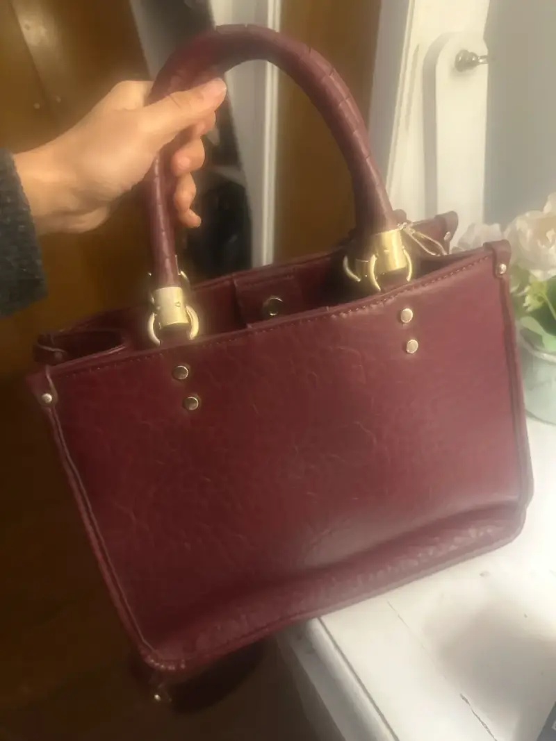 Cartera burdeos elegante