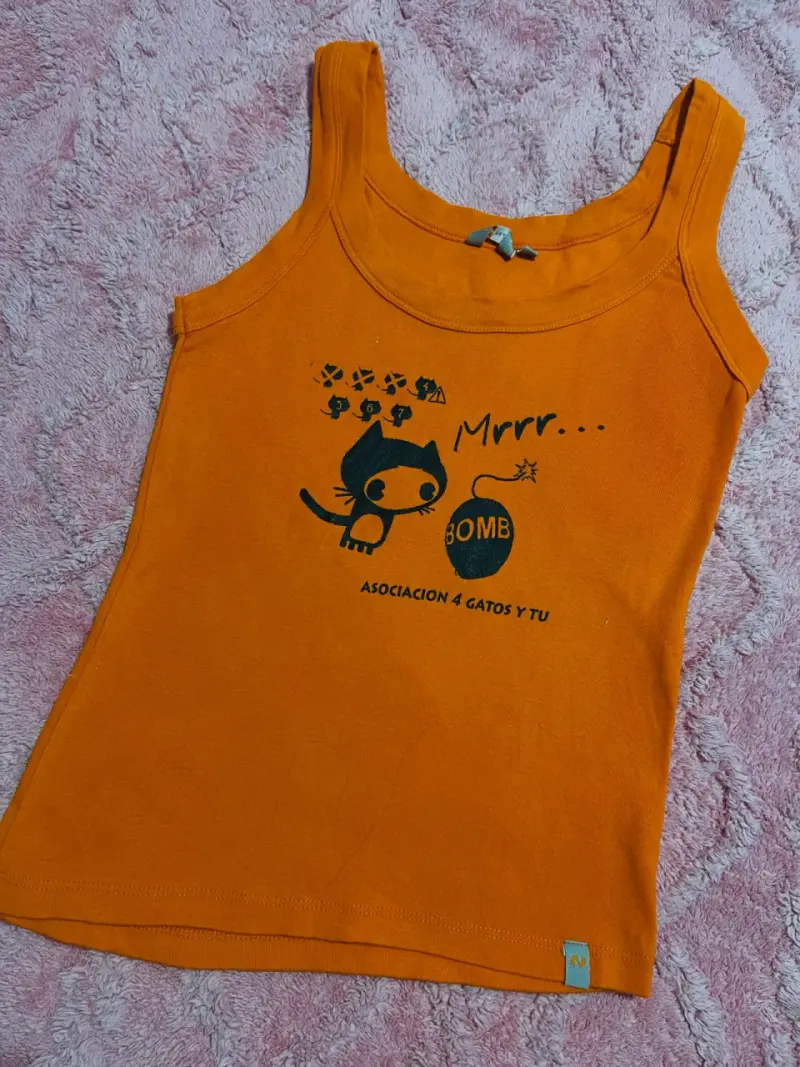 Polera sin mangas naranja estampada - 1