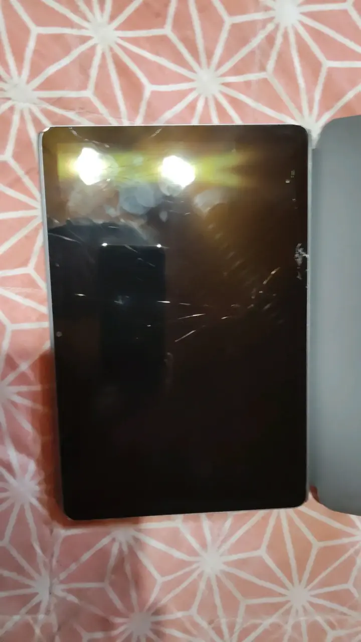 Tablet con pantalla dañada - 1