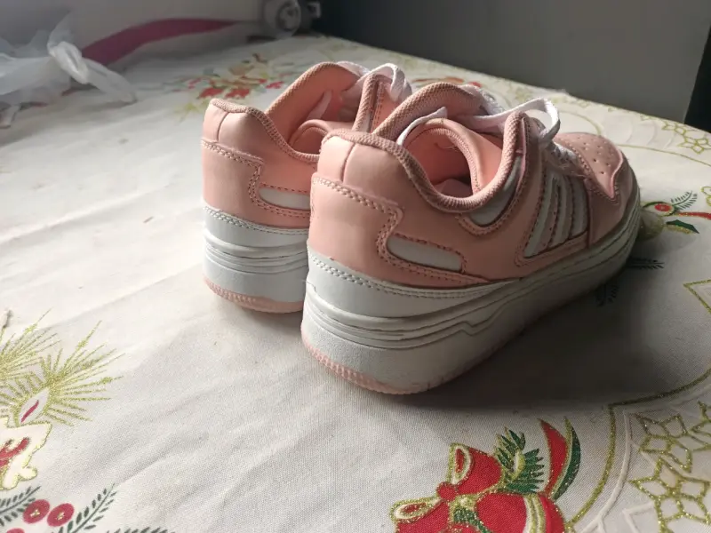 Zapatillas rosadas deportivas - 2