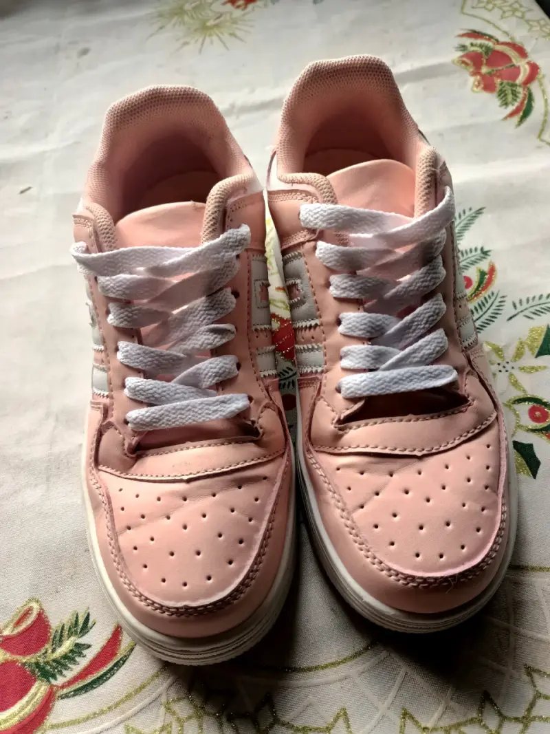 Zapatillas rosadas deportivas - 3