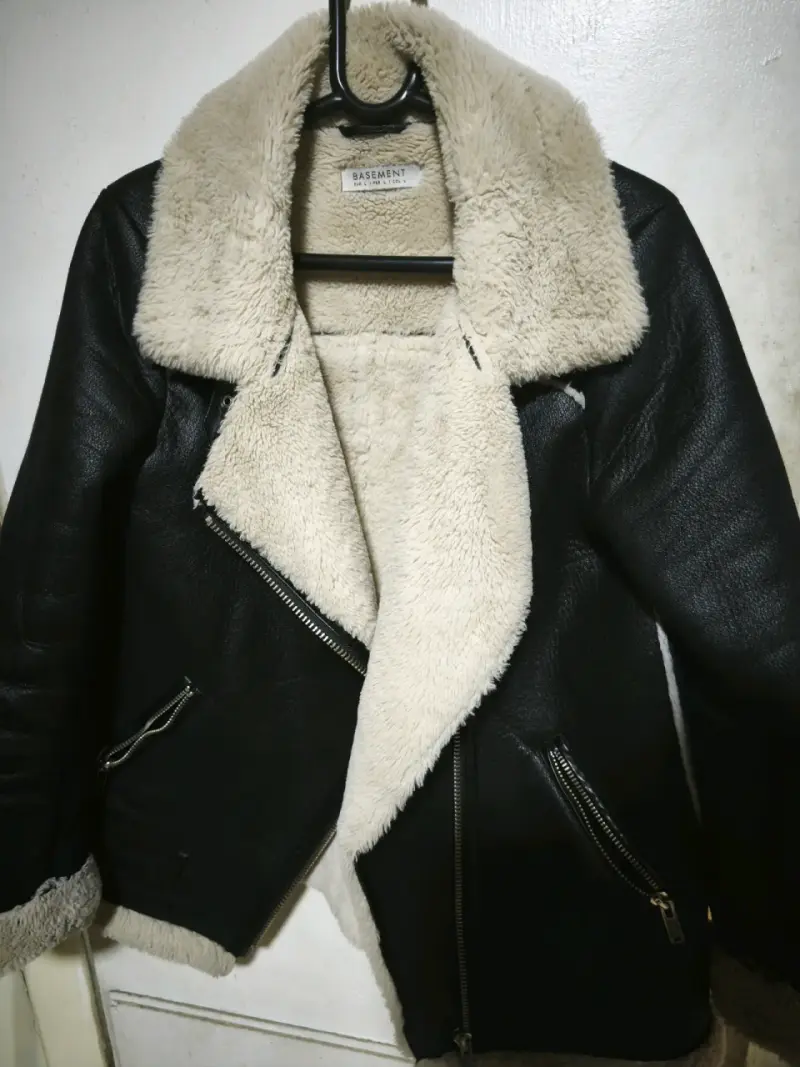 Chaqueta negra con forro de piel - 1