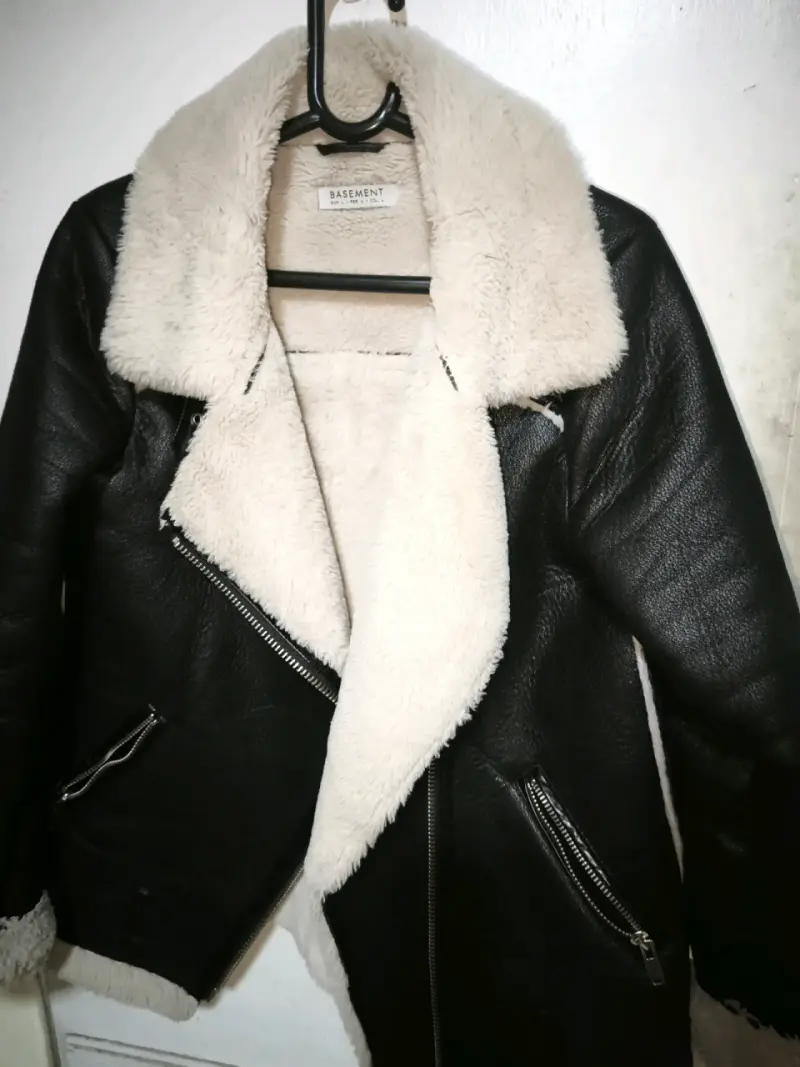 Chaqueta negra con forro de piel - 2