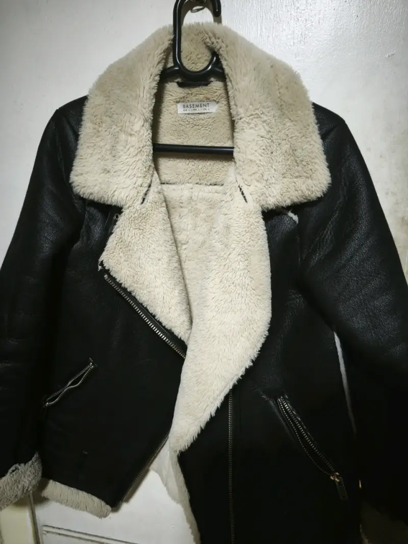 Chaqueta negra con forro de piel - 3