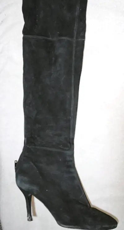 Botas negras de tacón alto - miniatura 1
