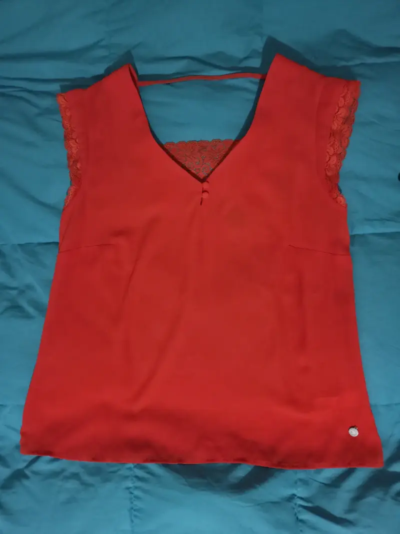 Blusa roja sin mangas - 2