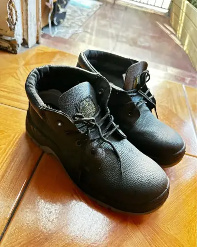 Bototos de cuero negro - miniatura 1