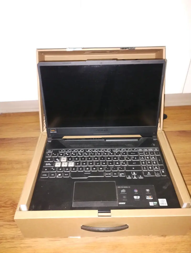 Notebook ASUS con caja original - 2