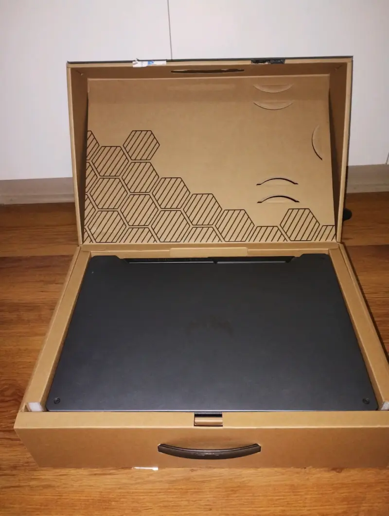 Notebook ASUS con caja original - 3