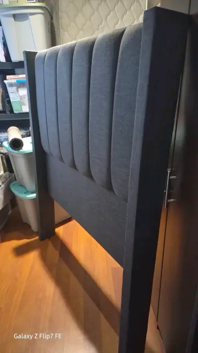 Respaldar de cama gris - miniatura 2