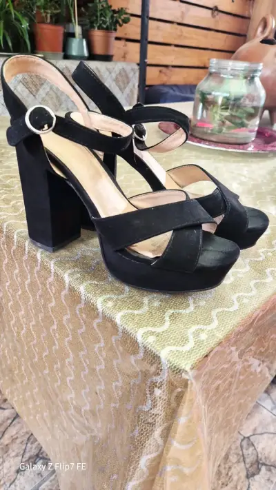 Sandalias negras de taco alto 37 - miniatura 1