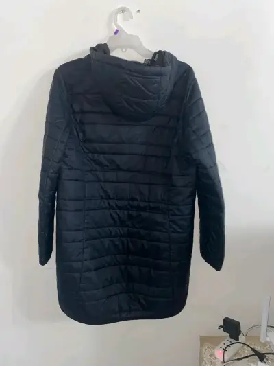 Parka negra acolchada con capucha - miniatura 2