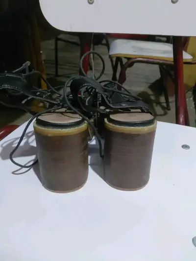 Sandalias negras cmoran - miniatura 2
