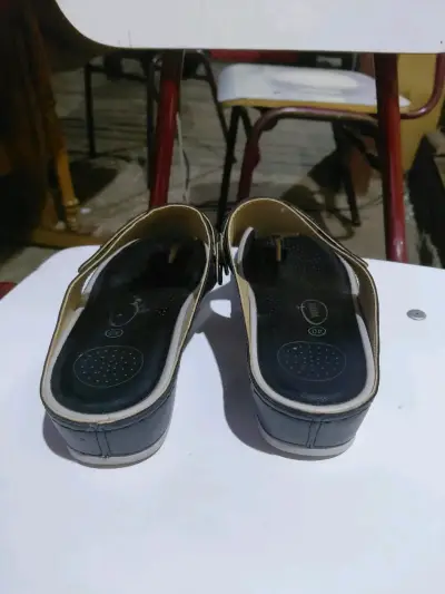 Sandalias negras de cuero - miniatura 2