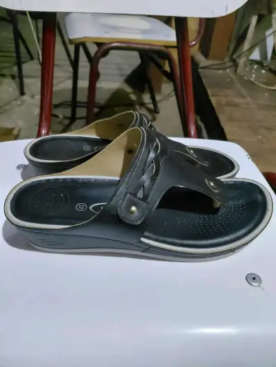 Sandalias negras de cuero - miniatura 3