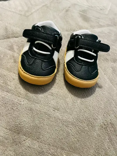Zapatos deportivos bebé negro y blanco - miniatura 1
