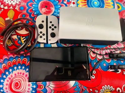 Consola Nintendo Switch con accesorios - miniatura 1