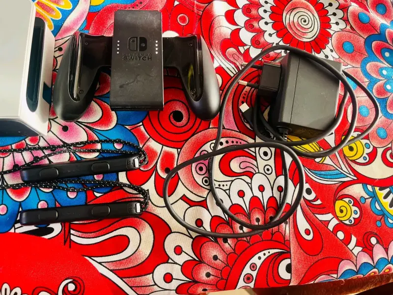 Consola Nintendo Switch con accesorios - 2