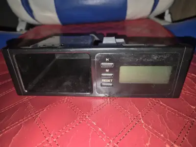Reloj digital de auto - miniatura 1