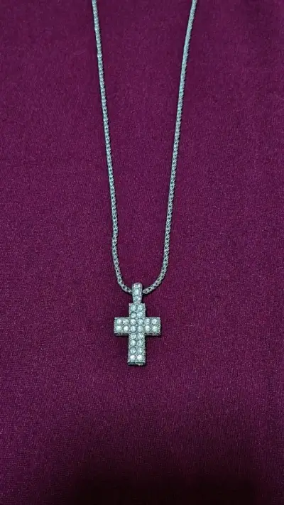 Collar con colgante de cruz Swarovski - miniatura 3