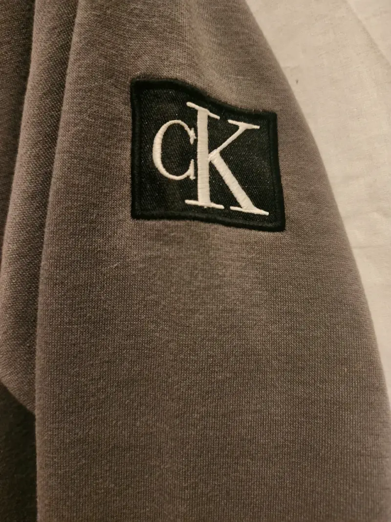 Polerón gris CK y Tommy - 2