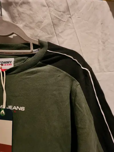 Polera Tommy Jeans verde - miniatura 3