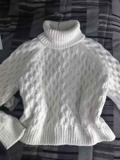 Suéter blanco de lana gruesa - miniatura 2