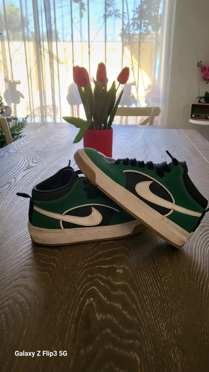 Zapatillas deportivas verde y negro - 1