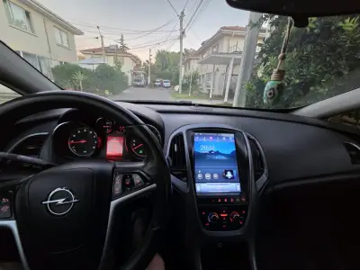 Opel Astra GCT 2015 - miniatura 3