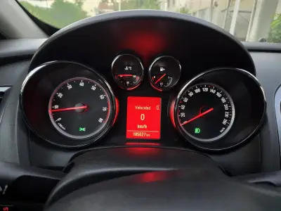 Opel Astra GCT 2015 - miniatura 4
