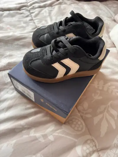 Zapatillas negras para niño - miniatura 1